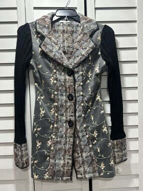 Sioni Beautiful Gray and Black Floral Tweed Trench Coat